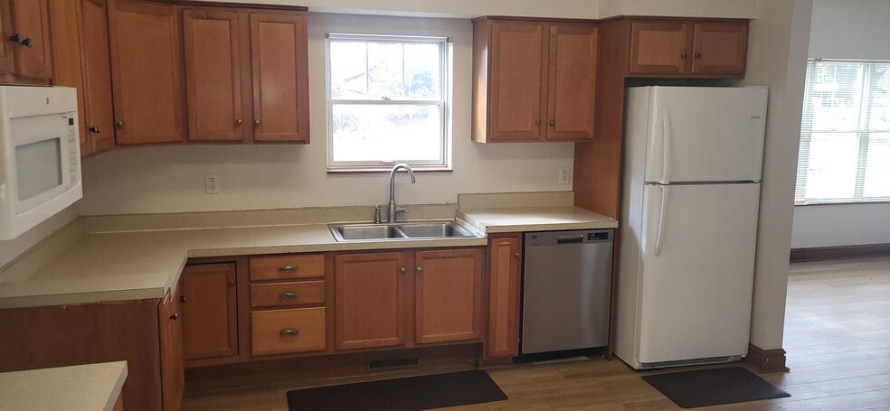 221 Felician Dr, Moon Twp, PA for sale - Building Photo - Image 3 of 13