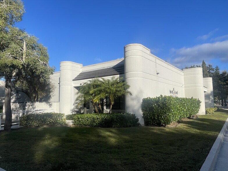 630 Maplewood Dr, Jupiter, FL à louer - Photo du bâtiment - Image 2 de 8