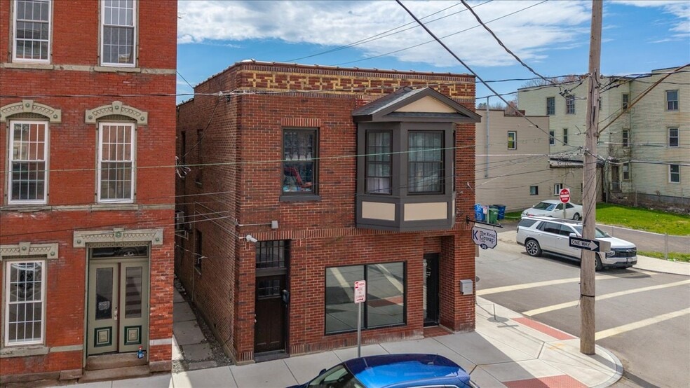30 White St, Cohoes, NY à vendre - Photo du bâtiment - Image 3 de 54