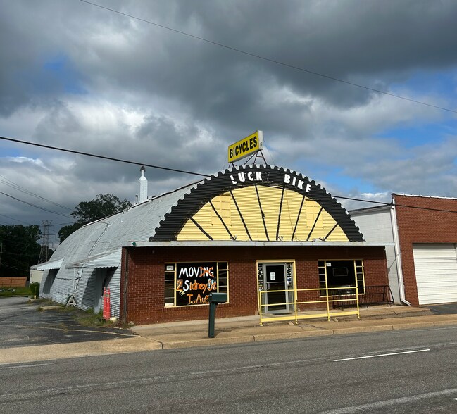 1826 N Pleasantburg Dr, Greenville, SC à louer - Photo du bâtiment - Image 2 de 6