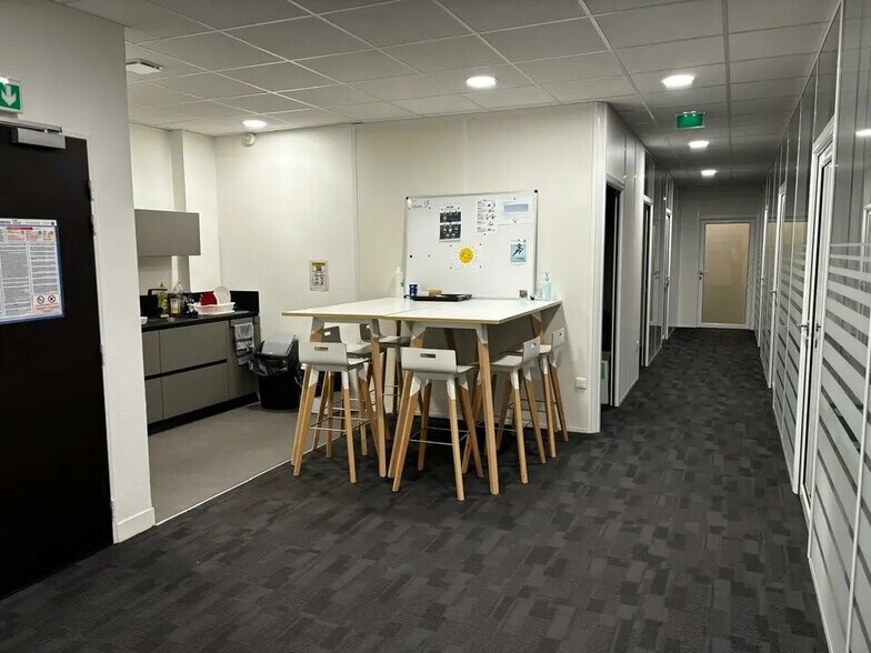 Office in Reims for lease - Interior Photo - Image 1 of 8