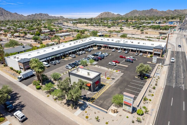 Plus de détails pour 3375 E Shea Blvd, Phoenix, AZ - Commerce de détail à louer