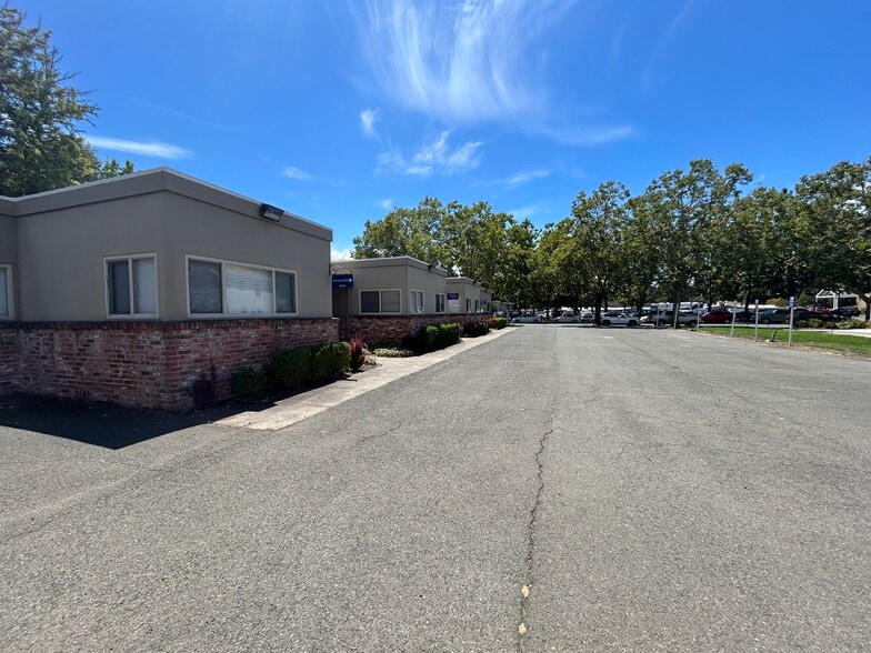 170 Sotoyome St, Santa Rosa, CA for sale - Building Photo - Image 3 of 13