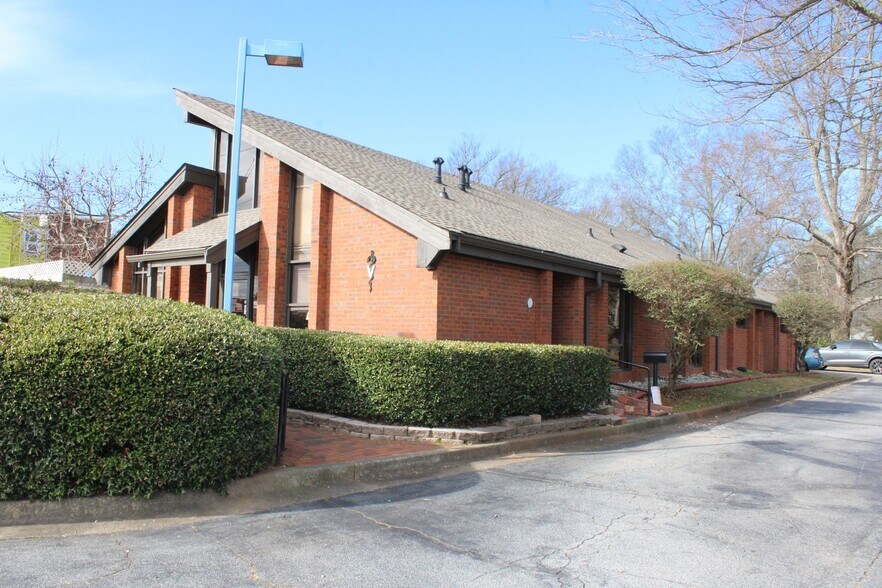 2142 SW Austell Rd, Marietta, GA à vendre - Photo du bâtiment - Image 2 de 4
