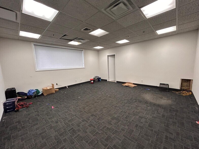 10 Dell Glen Ave, Lodi, NJ for lease - Building Photo - Image 2 of 11