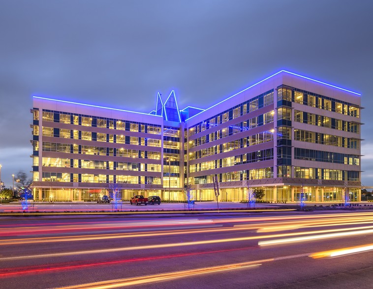 10100 Katy Fwy, Houston, TX for lease - Building Photo - Image 2 of 8