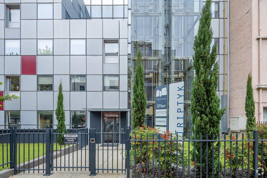 37 Rue Saint Romain, Lyon à vendre - Photo du bâtiment - Image 2 de 9