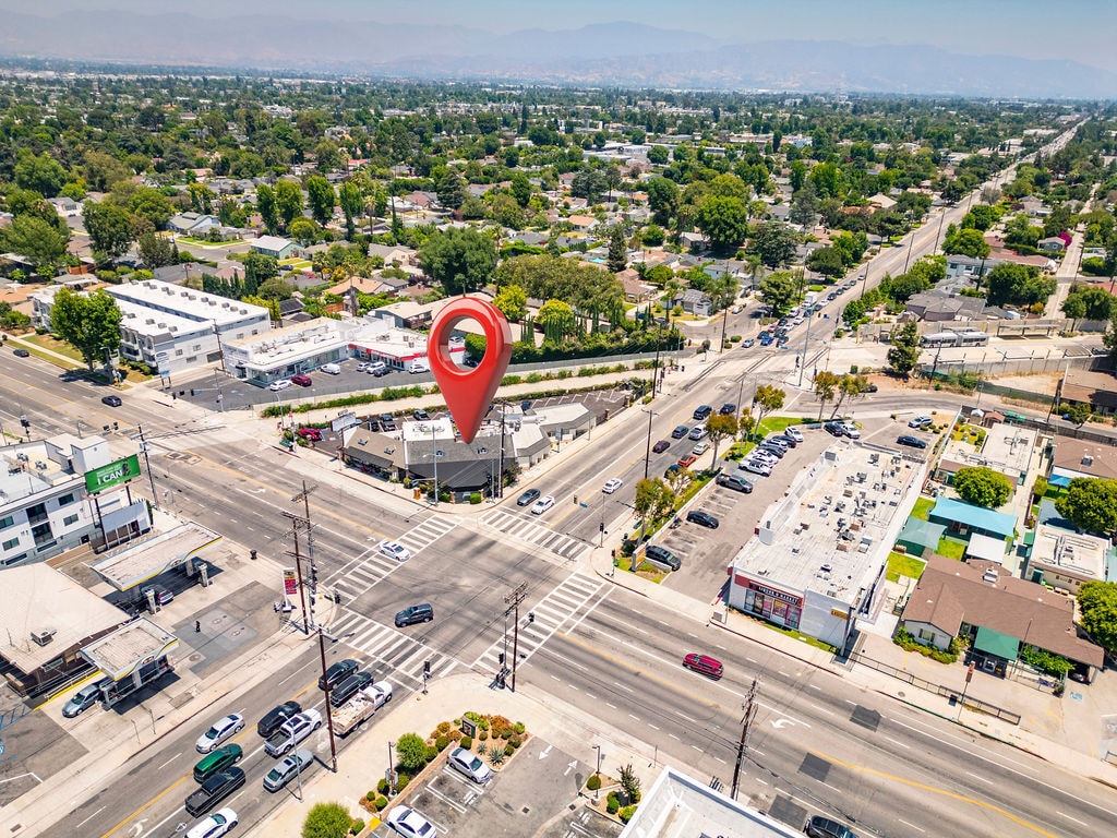 6002 Woodman Ave, Van Nuys, CA à louer Aérien- Image 1 de 25