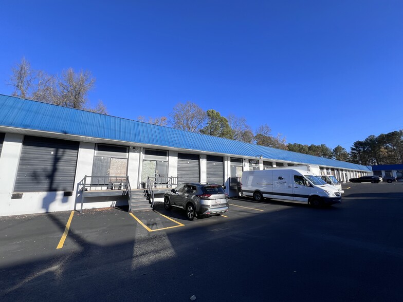 3700 Wendell Dr SW, Atlanta, GA for lease - Primary Photo - Image 1 of 5