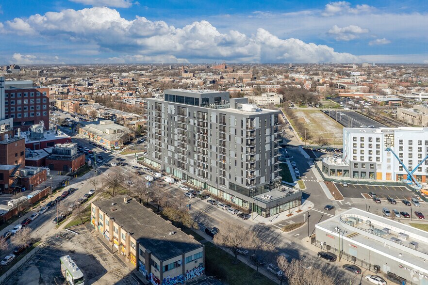 2050 W Ogden Ave, Chicago, IL à louer - Aérien - Image 3 de 3