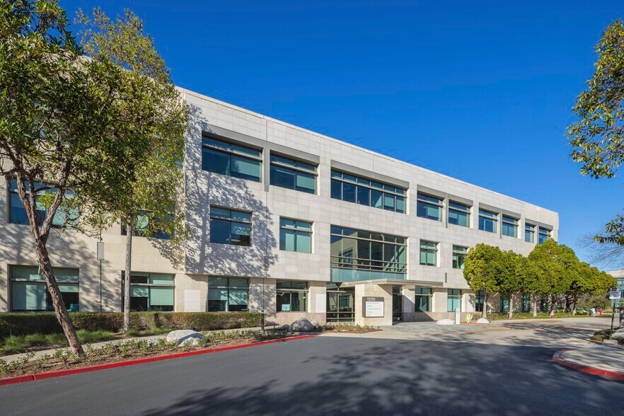 12255 El Camino Real, San Diego, CA à louer - Photo du bâtiment - Image 1 de 2