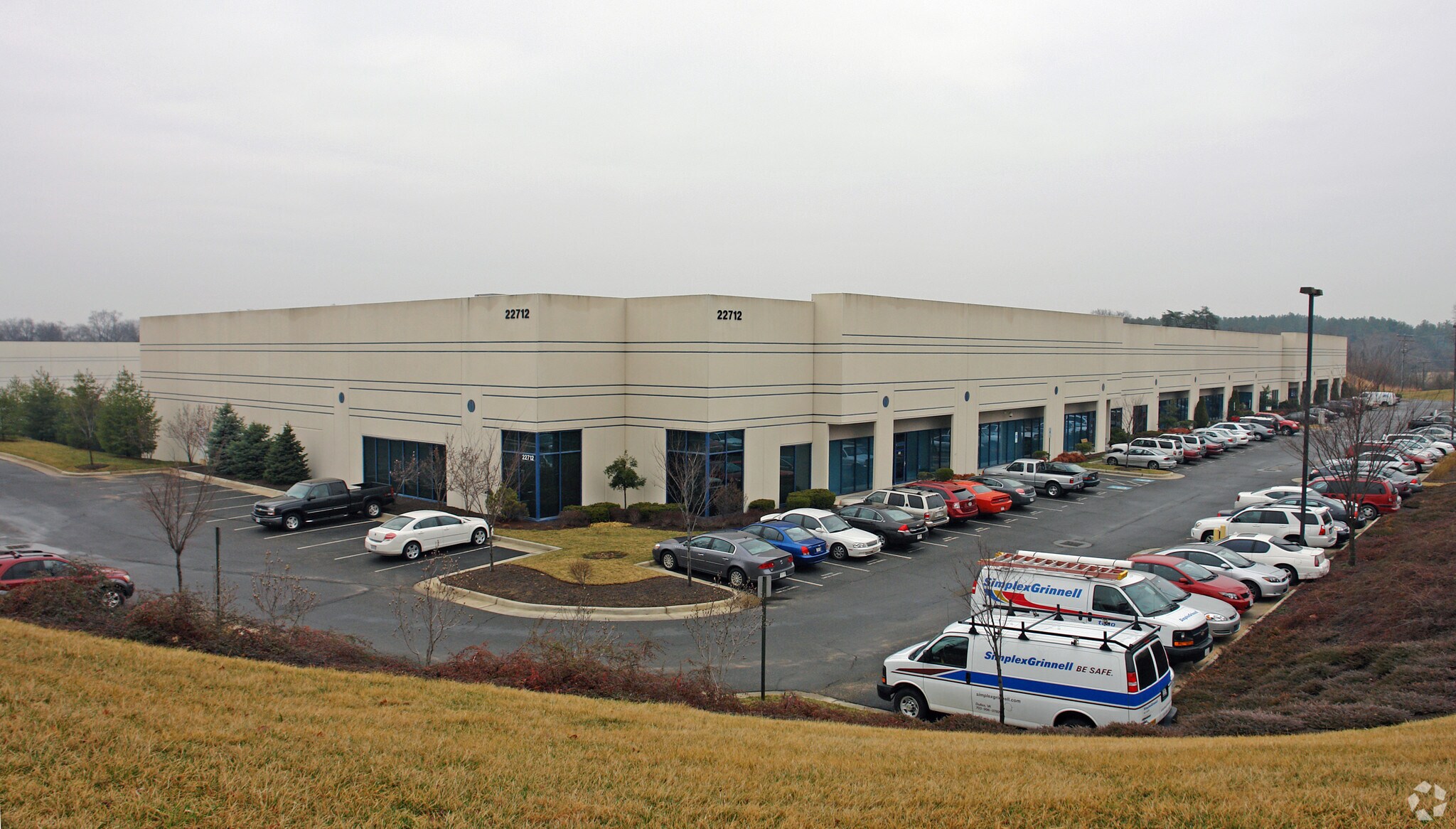 22712 Commerce Center Ct, Sterling, VA for lease Primary Photo- Image 1 of 7
