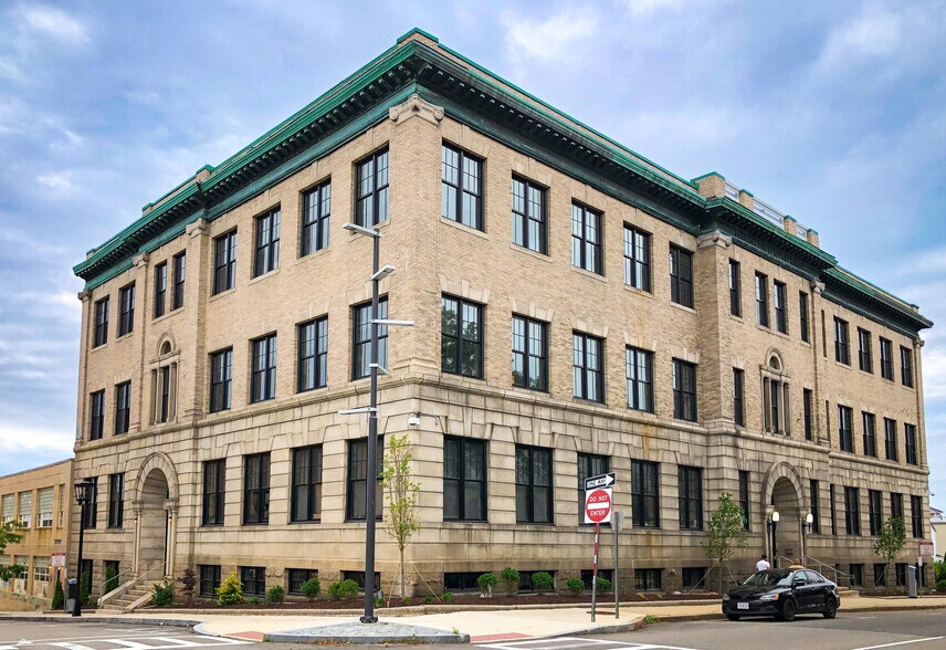 64 Durfee St, Fall River, MA à louer - Photo du bâtiment - Image 1 de 1