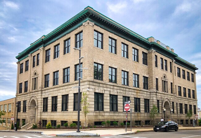 Plus de détails pour 64 Durfee St, Fall River, MA - Coworking à louer