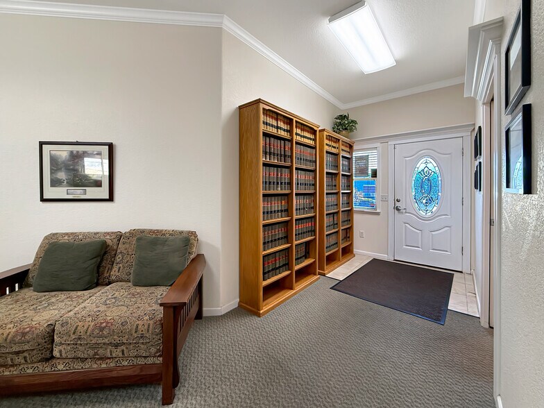 624 Fleet St, Brookings, OR à vendre - Photo du bâtiment - Image 3 de 46