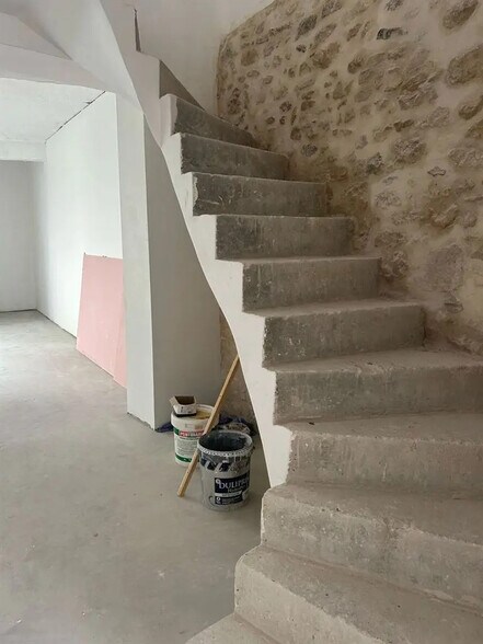 Commerce de détail dans Rueil-Malmaison à louer - Photo intérieure - Image 2 de 3