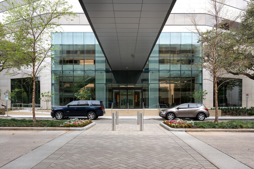 4400 Post Oak Pky, Houston, TX à louer - Photo du bâtiment - Image 2 de 16