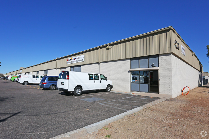 3210 E Roeser Rd, Phoenix, AZ for lease - Primary Photo - Image 1 of 4