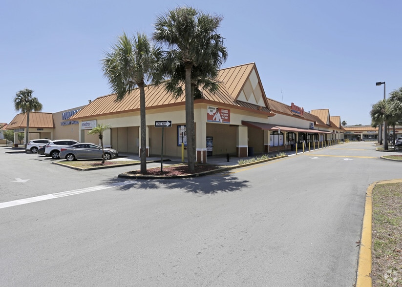 10700-10776 SW 72nd St, Miami, FL for lease - Building Photo - Image 3 of 13