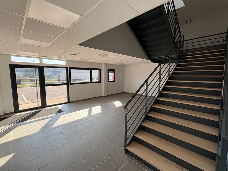 Chemin De Savoyan, Heyrieux for lease - Building Photo - Image 3 of 15