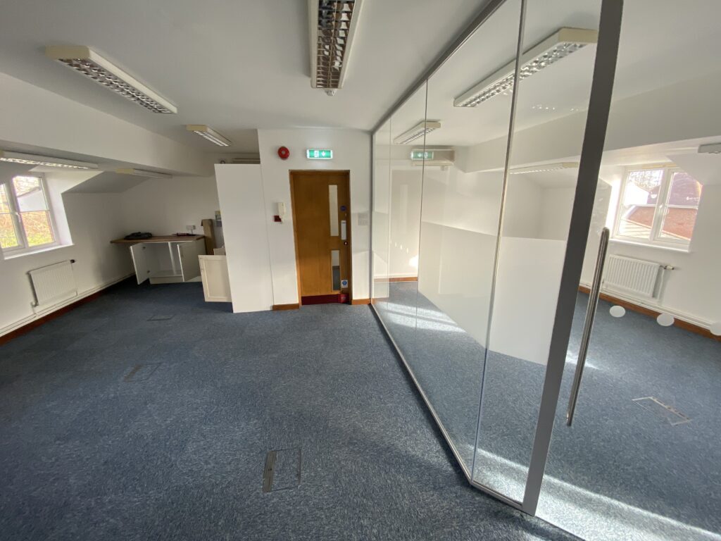 Tollbar Way, Southampton for lease Interior Photo- Image 1 of 9