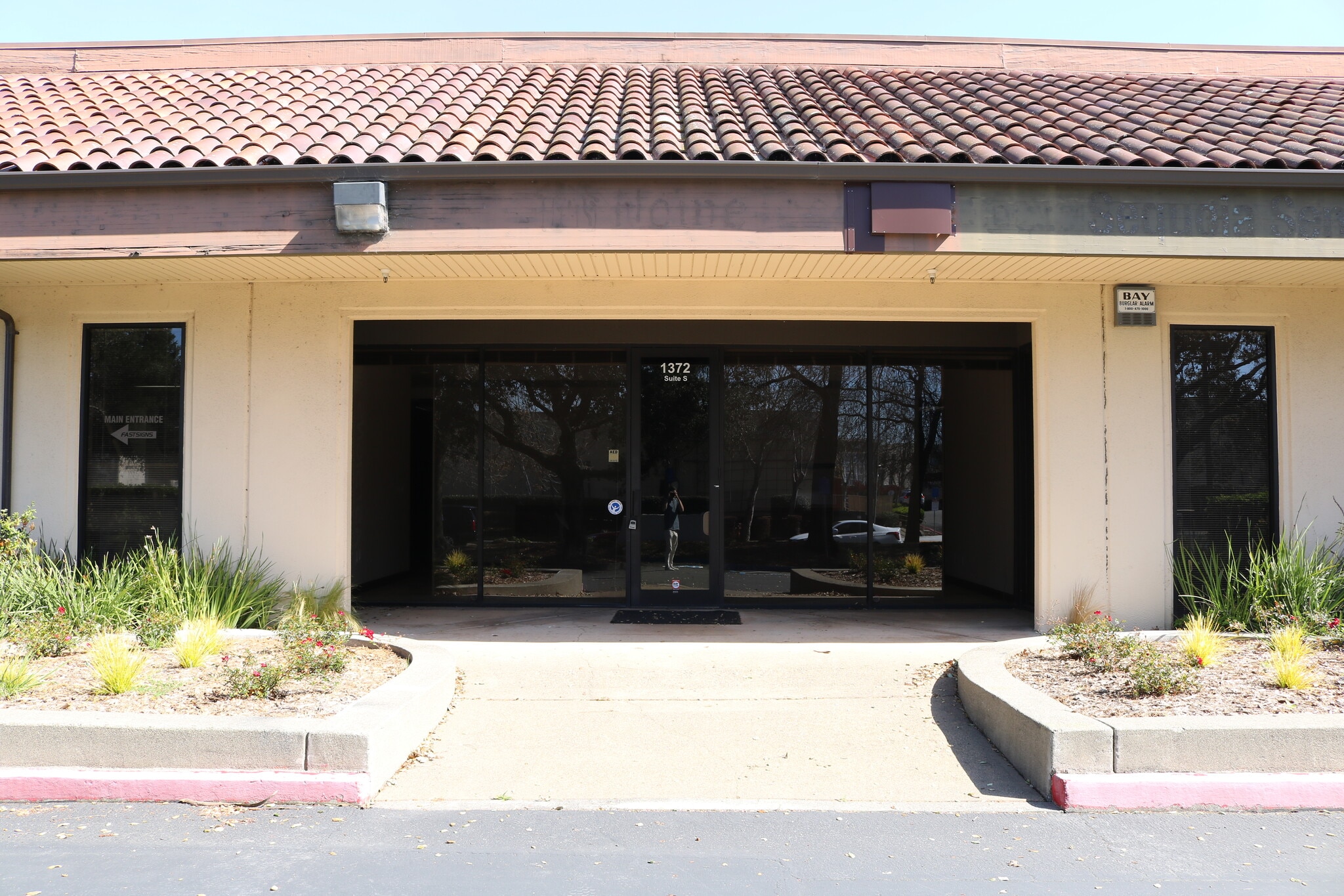 1372 N McDowell Blvd, Petaluma, CA for lease Interior Photo- Image 1 of 7
