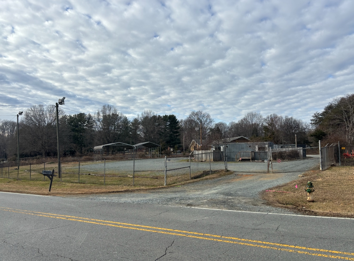 5118 N Causeway Rd, Winston-Salem, NC for lease Primary Photo- Image 1 of 8