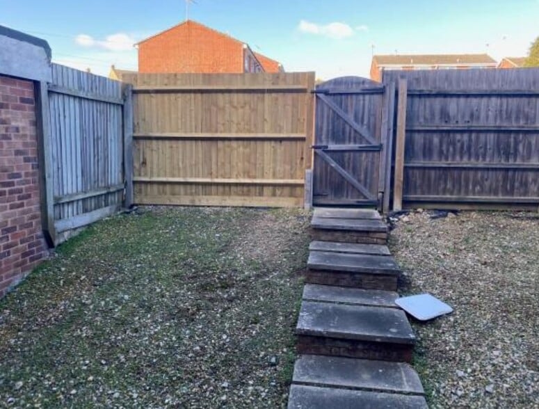 222-224 Frobisher Rd, Rugby for sale - Building Photo - Image 2 of 2