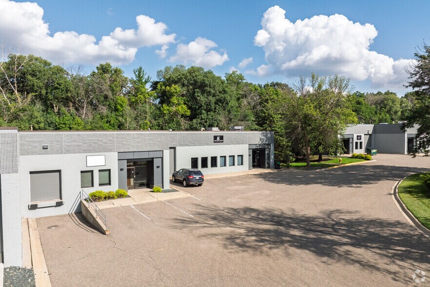 12700-12760 Industrial Park Blvd, Plymouth, MN for lease - Building Photo - Image 2 of 4