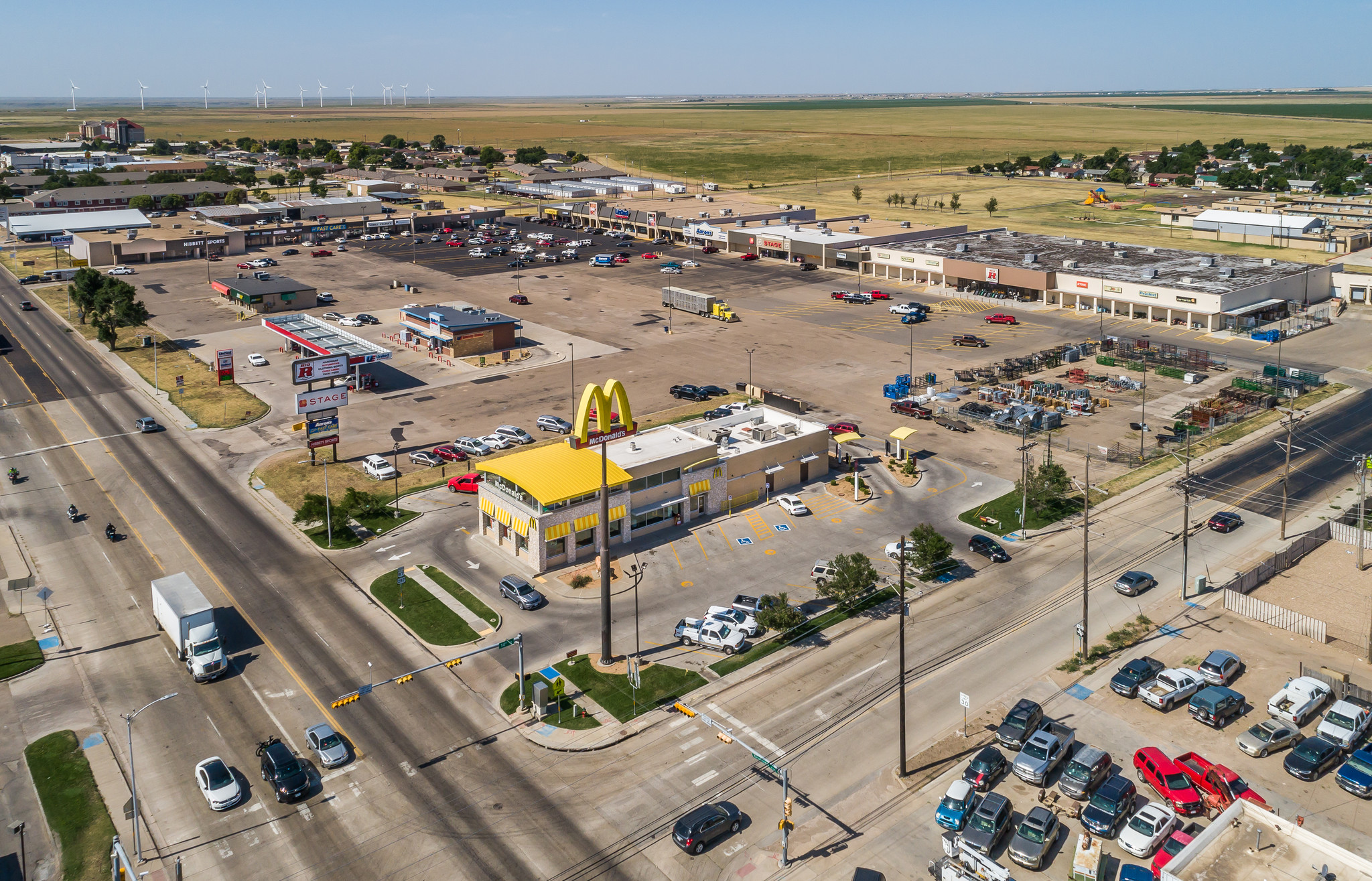 1400 S Dumas Ave, Dumas, TX for lease Building Photo- Image 1 of 18