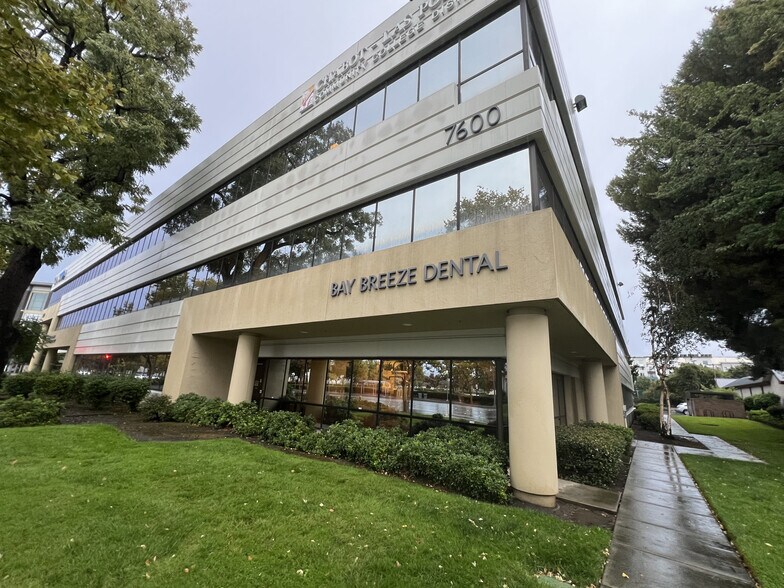 7600 Dublin Blvd, Dublin, CA à louer - Photo du bâtiment - Image 1 de 7