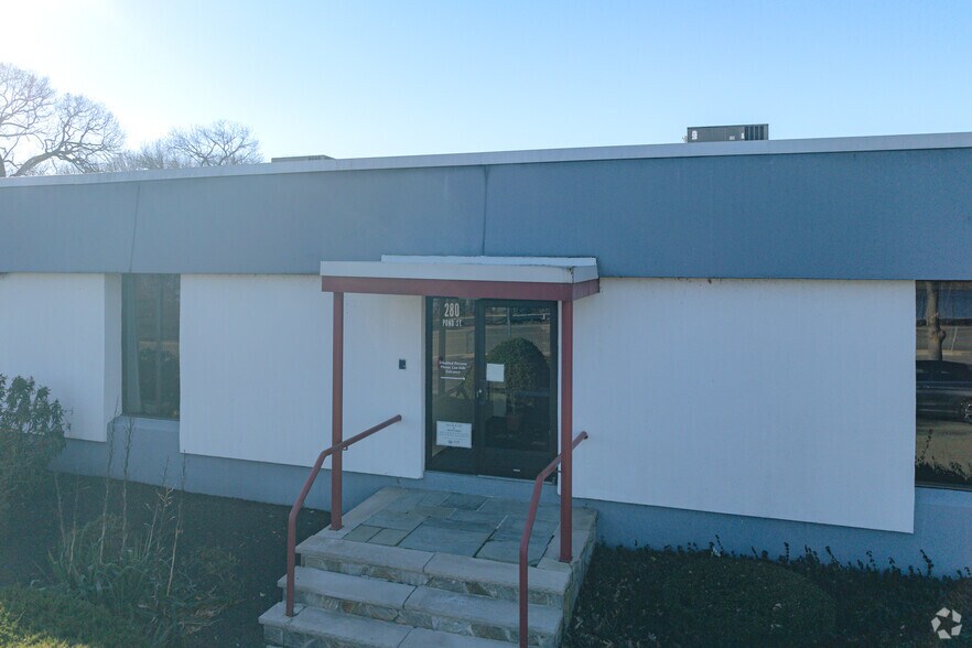 280 Pond St, Randolph, MA à louer - Photo du bâtiment - Image 3 de 4