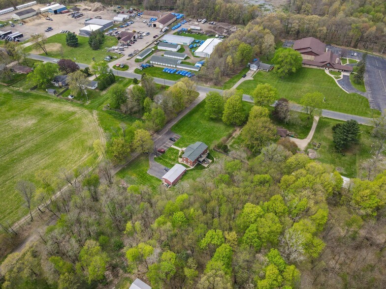 10477 Sprinkle Rd, Vicksburg, MI à vendre - Photo du bâtiment - Image 2 de 3