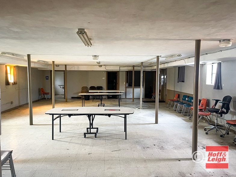 Church and Retail Building For Sale portfolio of 2 properties for sale on LoopNet.ca - Interior Photo - Image 3 of 5