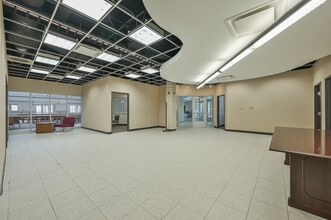 1900 W MacArthur St, Shawnee, OK for lease Interior Photo- Image 2 of 5