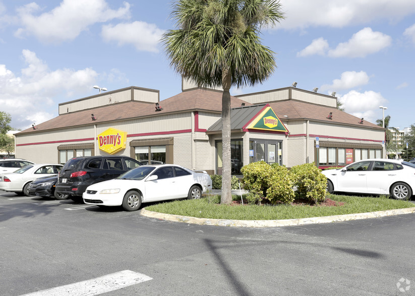 9509 W Flagler St, Miami, FL for lease - Building Photo - Image 3 of 6