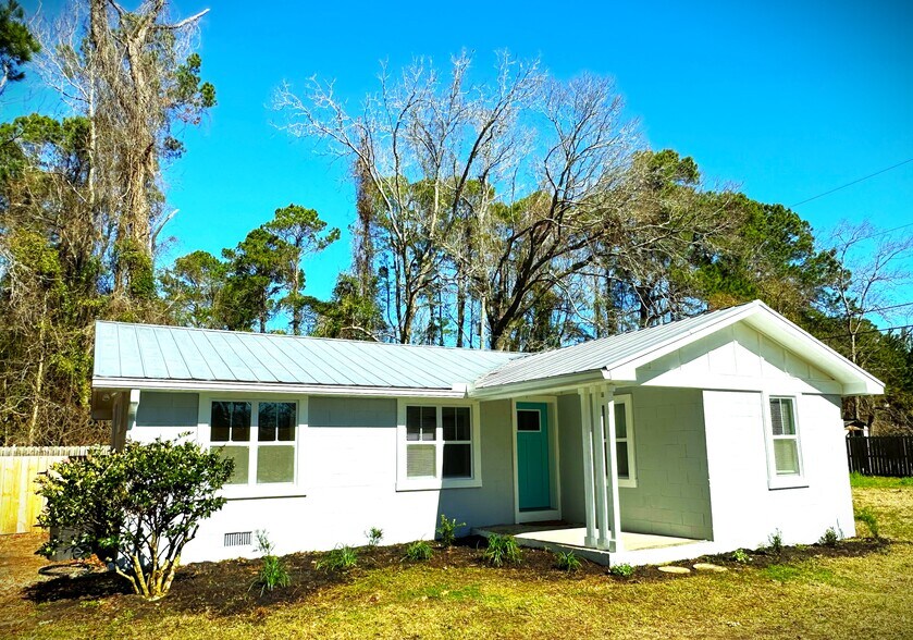 763 Long Point Rd, Mount Pleasant, SC for sale - Primary Photo - Image 1 of 9