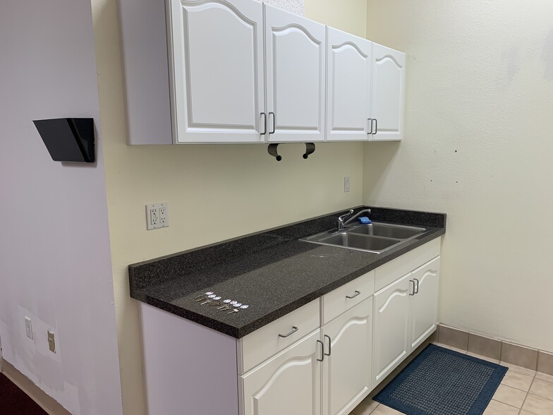 4851 Lone Tree Way, Antioch, CA for lease - Interior Photo - Image 3 of 29