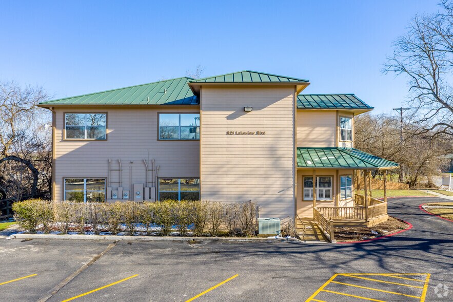 921 Lakeview Blvd, New Braunfels, TX à louer - Photo du bâtiment - Image 3 de 13