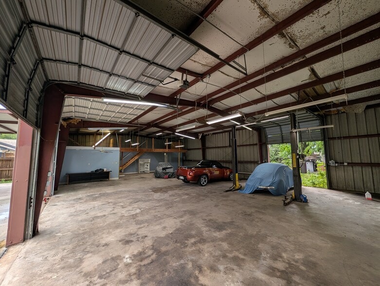 11914 New Meadow Dr, Houston, TX for sale - Interior Photo - Image 3 of 5