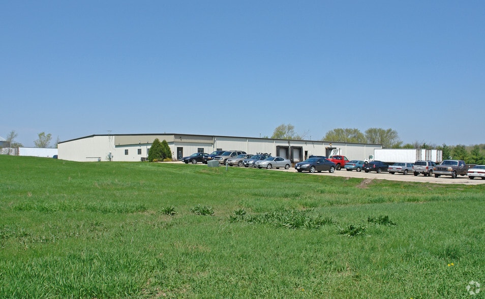 761 N Parkway St, Jefferson, WI for sale - Primary Photo - Image 1 of 8