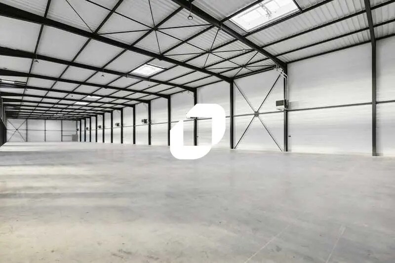 Flex in Le Thillay for lease Interior Photo- Image 1 of 15