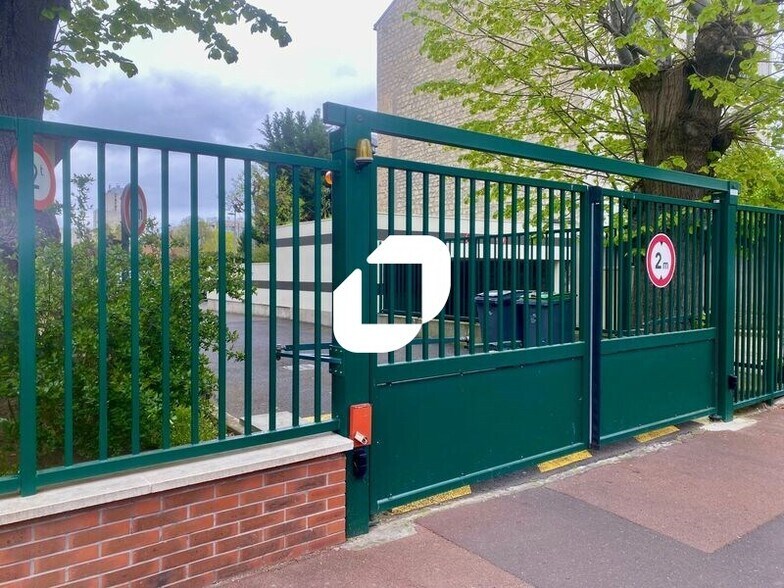 Bureau dans Rueil-Malmaison à louer - Photo du bâtiment - Image 2 de 14