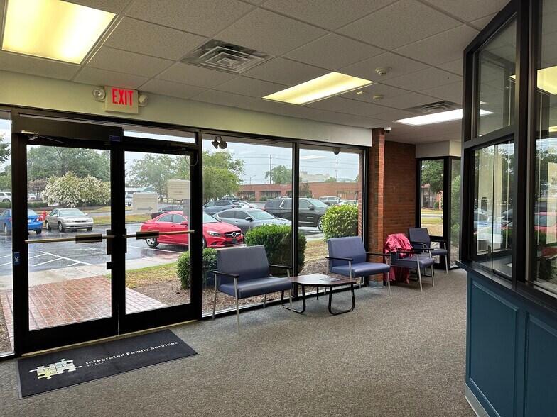 2305 Executive Park W, Greenville, NC à louer - Photo du bâtiment - Image 2 de 3