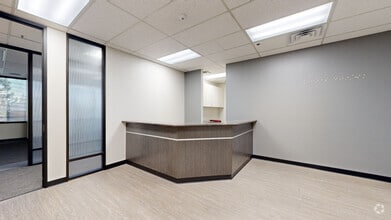 5060 California Ave, Bakersfield, CA à louer Numérisation 3D de Matterport- Image 1 de 5