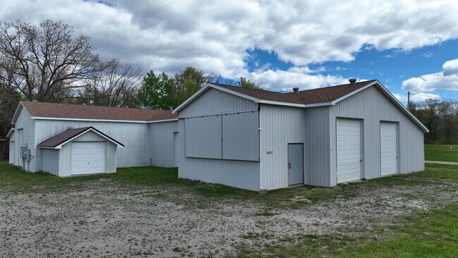 More details for 3837 Sage Lake Rd, Lupton, MI - Specialty for Sale