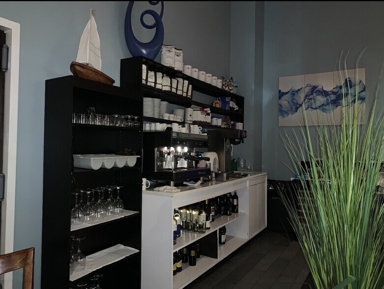 555 W 43rd St, New York, NY à louer - Photo du bâtiment - Image 3 de 5