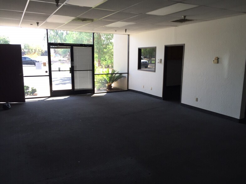 3717 E Broadway Rd, Phoenix, AZ à louer - Photo intérieure - Image 2 de 5