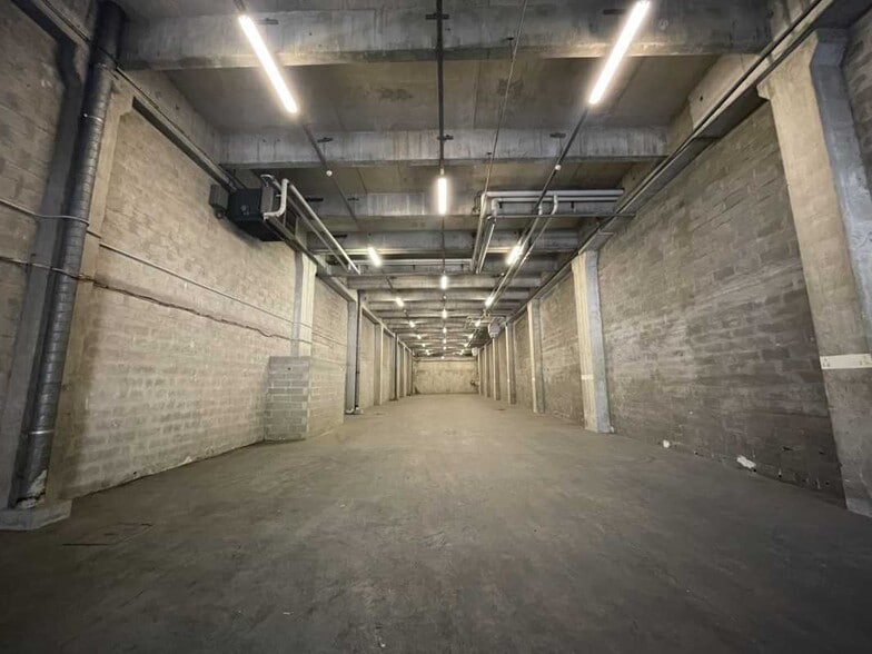 Flex in Garges-lès-Gonesse for lease - Interior Photo - Image 3 of 5