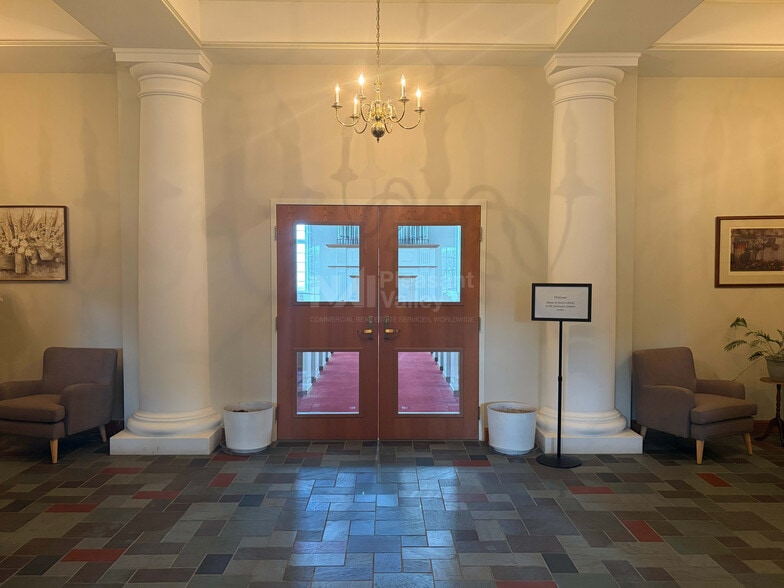 90 N Summit St, Akron, OH for sale - Interior Photo - Image 3 of 13